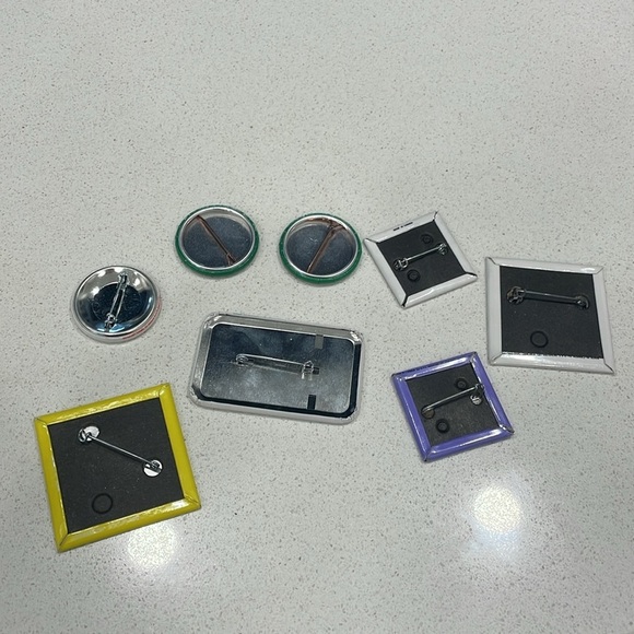 Vintage Clothing Brand Pins - Picture 4 of 12